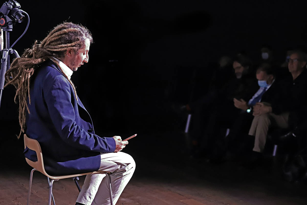 Selections, Filippo Riniolo, performance 30 min, museo MaXXI