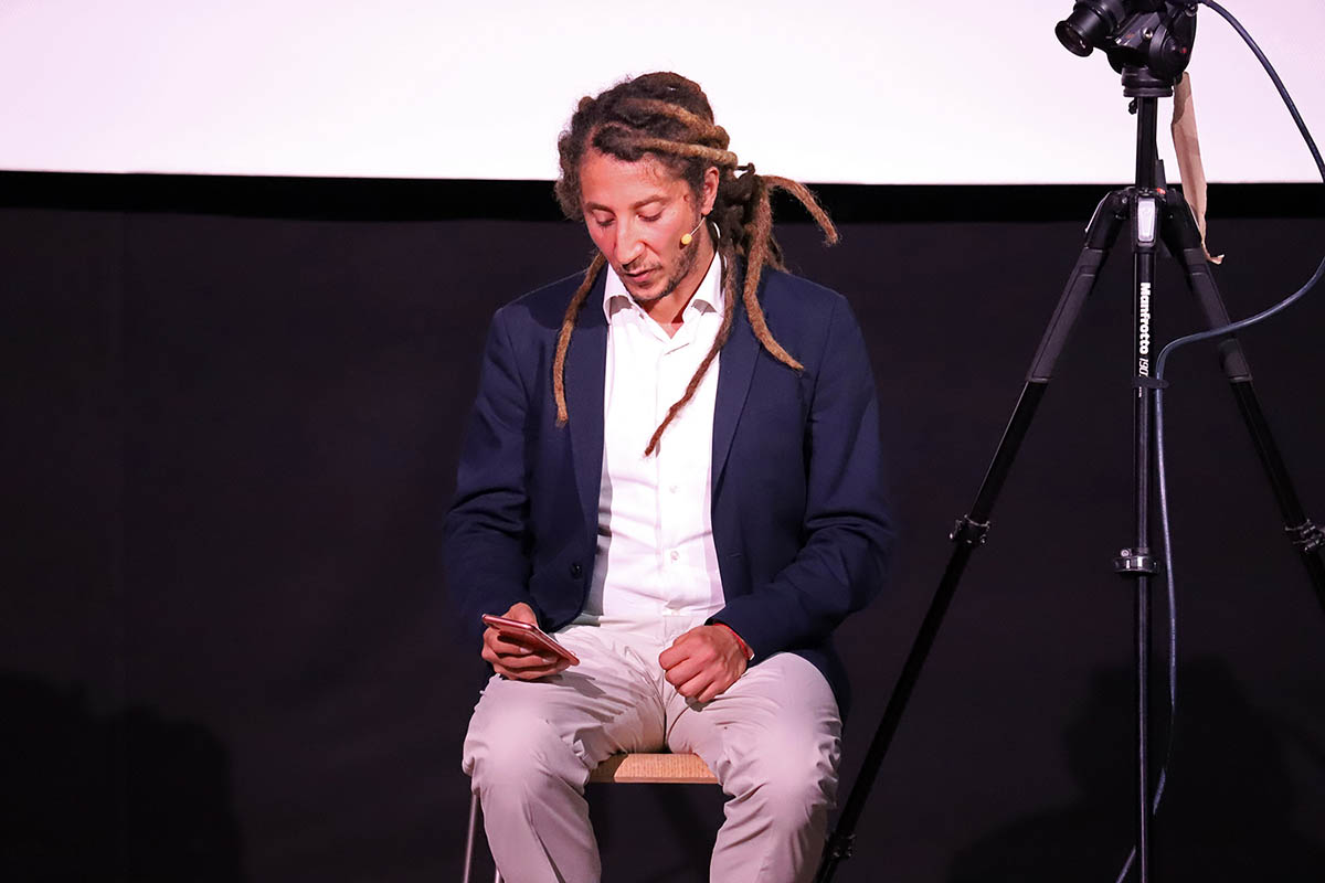 Selezioni, Filippo Riniolo, performance 30 min, museo MaXXI